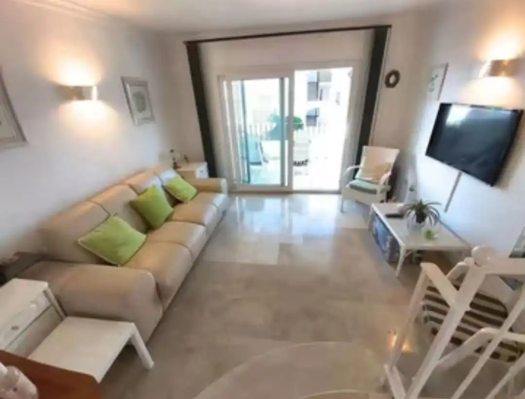 Sala de estar de Apartamento de alquiler en Estepona con Terraza y Amueblado