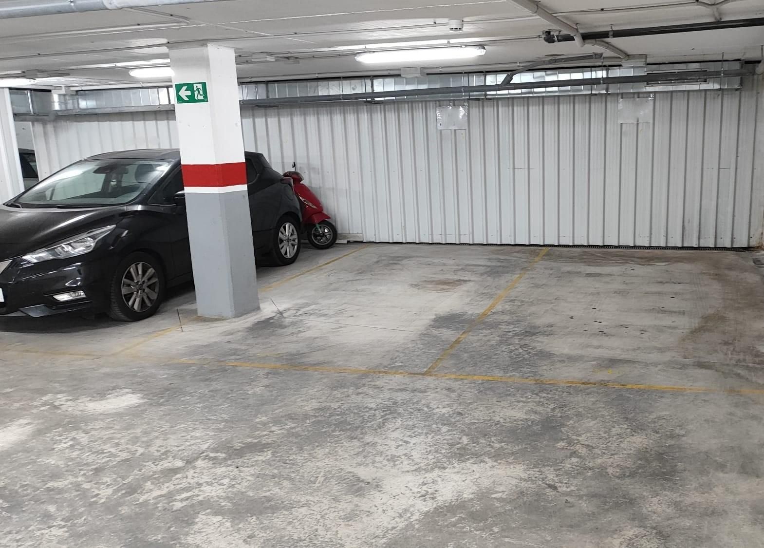 Aparcament de Garatge en venda en  Sevilla Capital