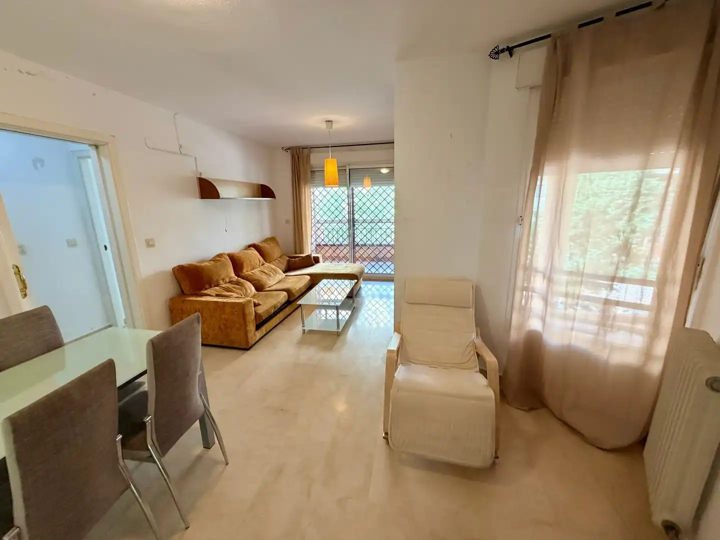Vista exterior de Piso de alquiler en Granada con Terraza y Amueblado