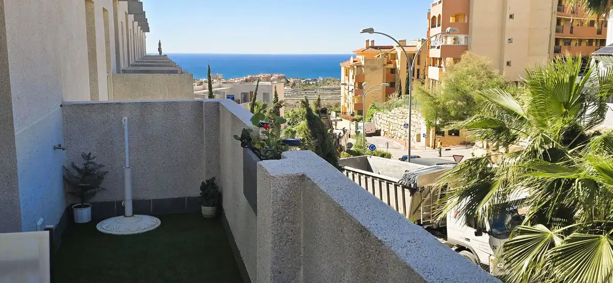 Apartment with pool for sale in Riviera del Sol