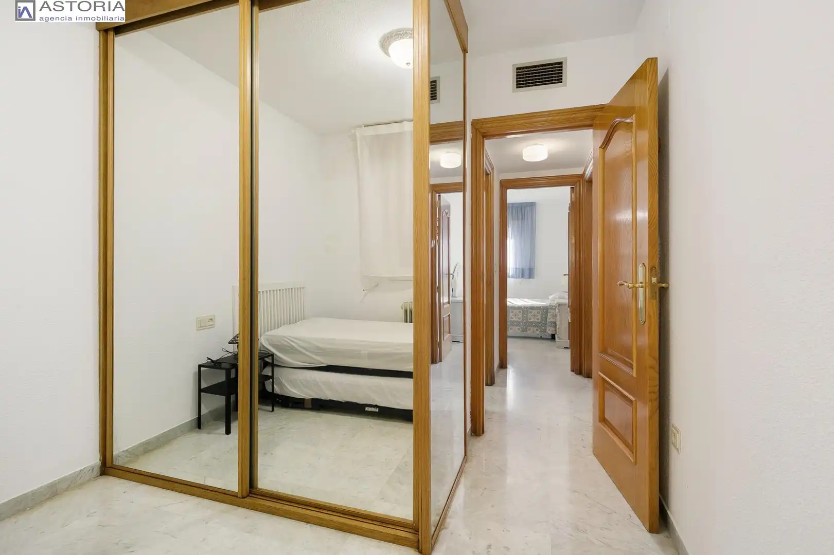 Bedroom of Flat for sale in Granada  with Air Conditioner, Heating and Terrace