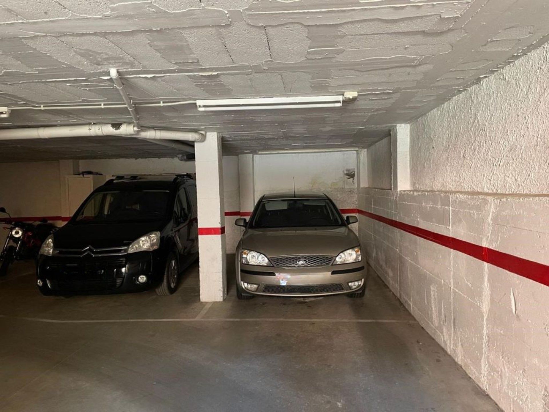 Aparcament de Dúplex en venda en Figueres amb Calefacció i Terrassa