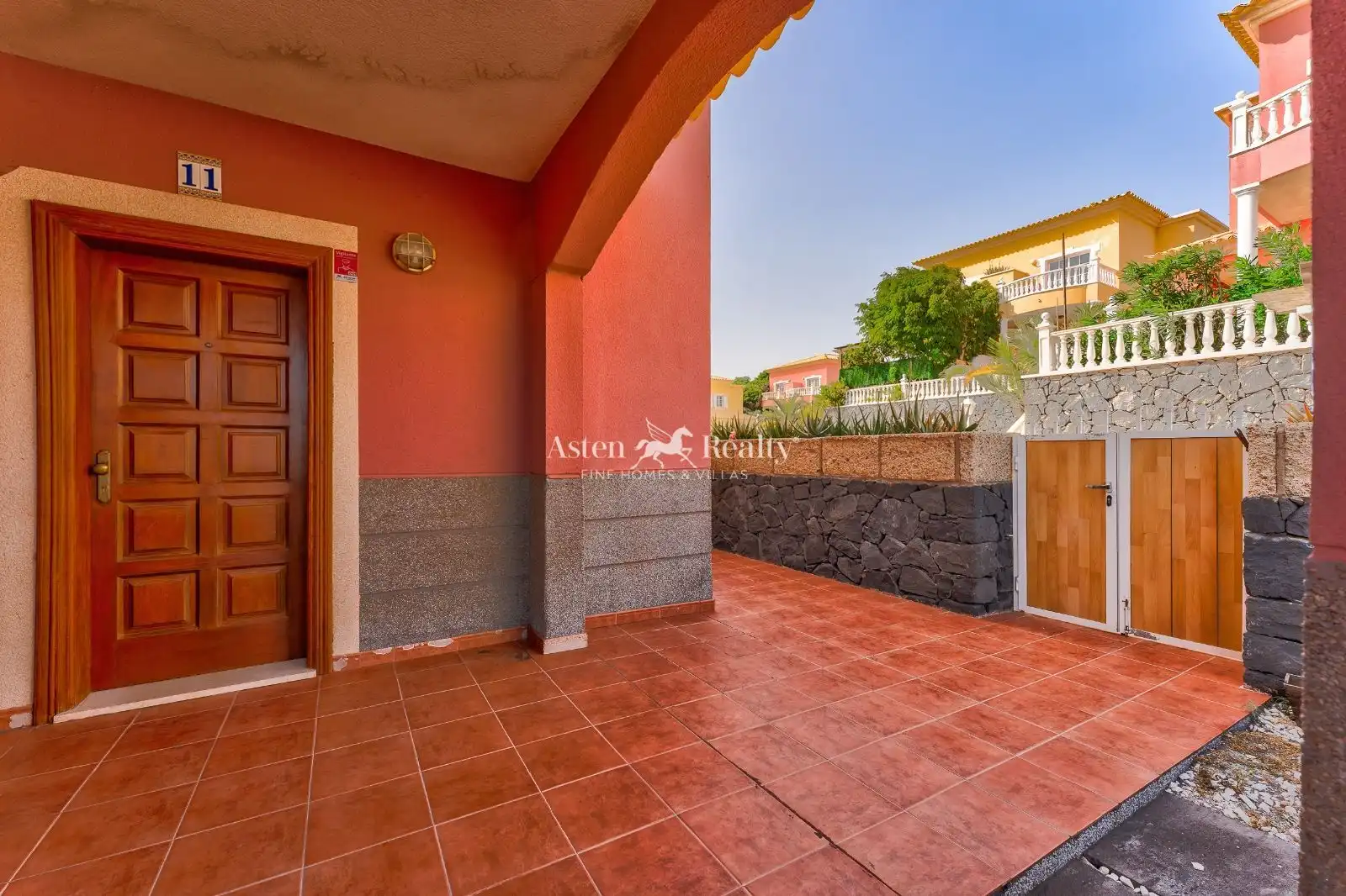 Casa aparellada amb piscina en venda a Juan Carlos I 115, imagen 3