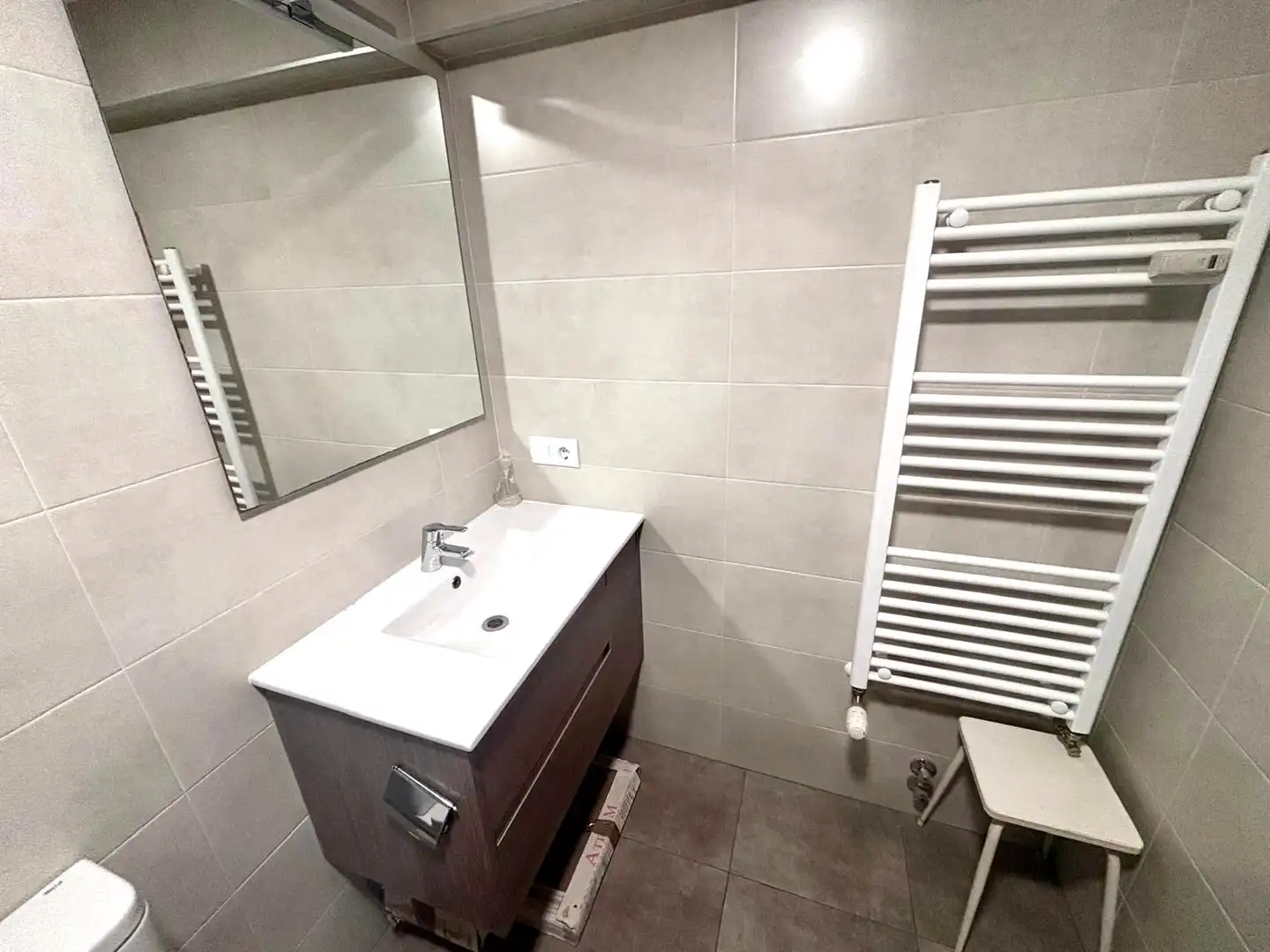 Bathroom of Flat for sale in Gijón   with Heating, Parquet flooring and Oven