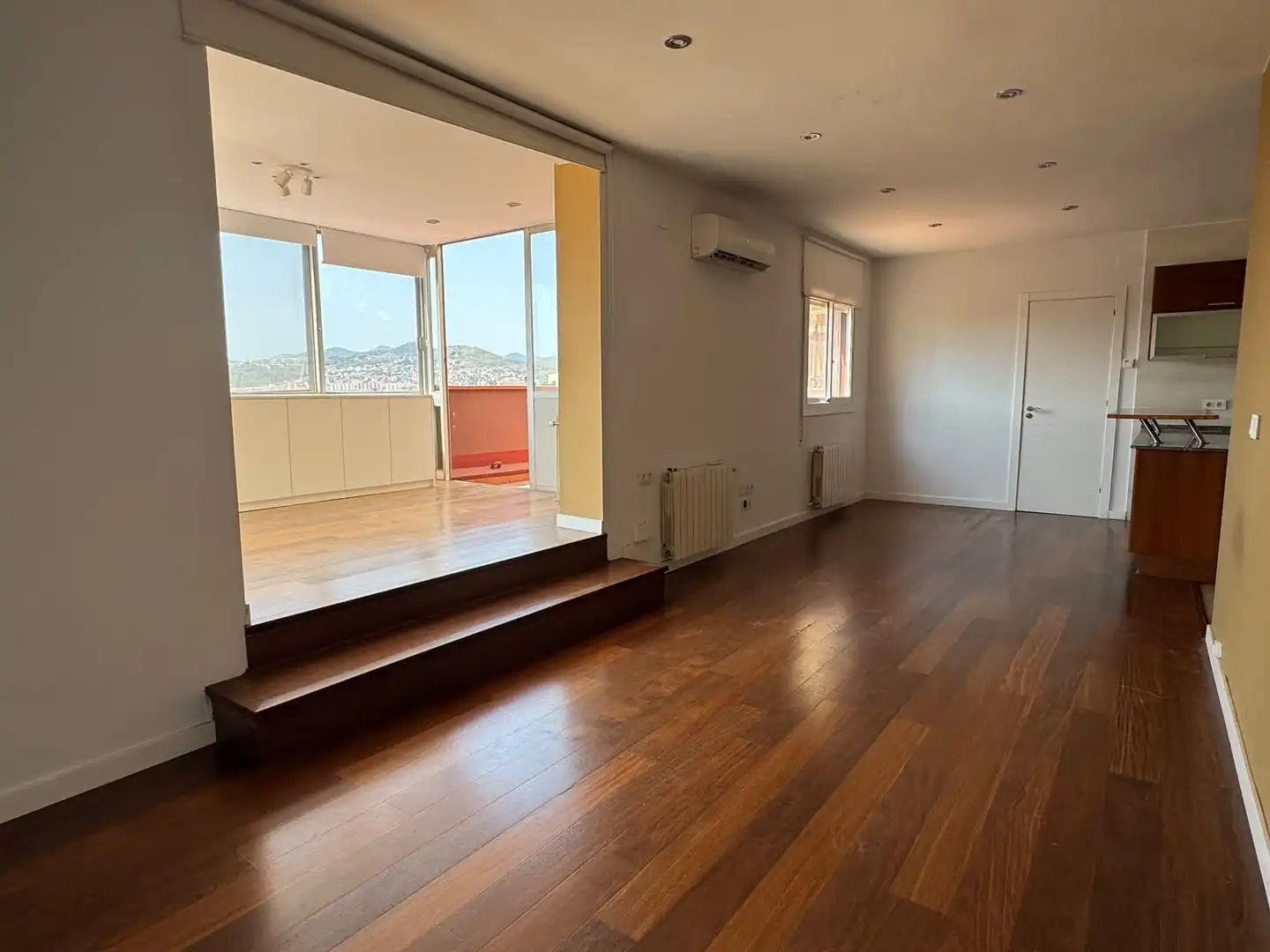 Sala d'estar de Pis en venda en Molins de Rei amb Aire condicionat, Calefacció i Parquet