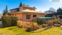 Exterior view of House or chalet for sale in Villanueva de la Cañada  with Heating, Private garden and Parquet flooring