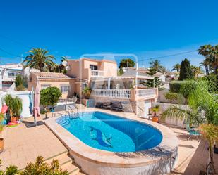 Vista exterior de Casa o xalet en venda en Calpe / Calp amb Aire condicionat, Terrassa i Piscina