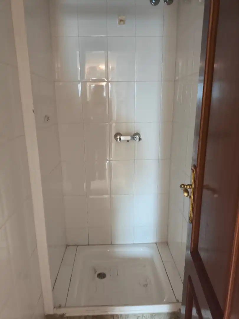 Badezimmer von Geschaftsraum zum Verkauf in Ames