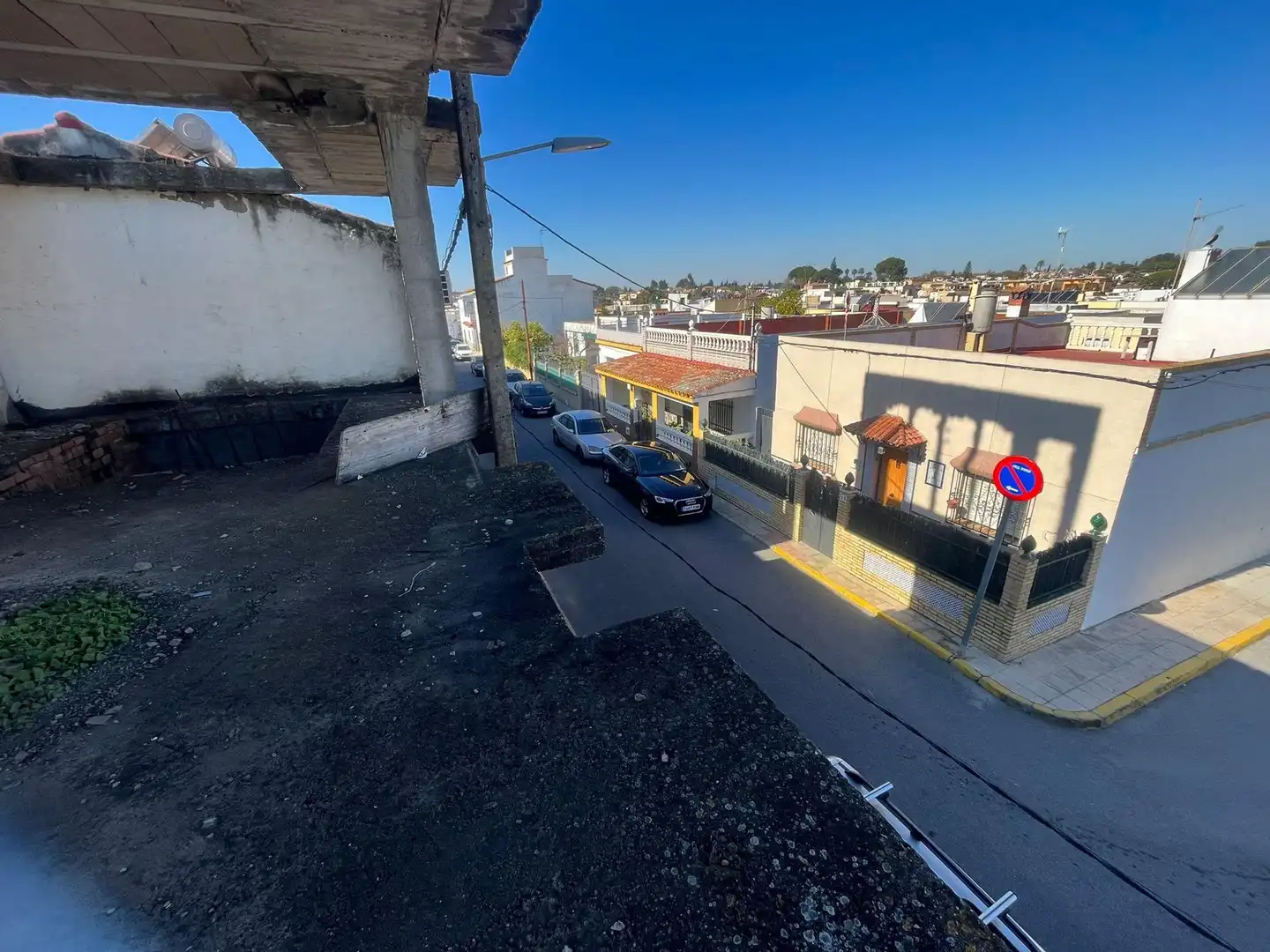 Vista exterior de Edificio en venta en Palomares del Río