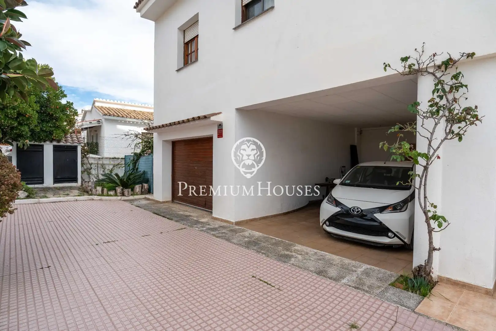 Vista exterior de Casa o xalet en venda en Vilanova i la Geltrú amb Calefacció, Jardí privat i Terrassa