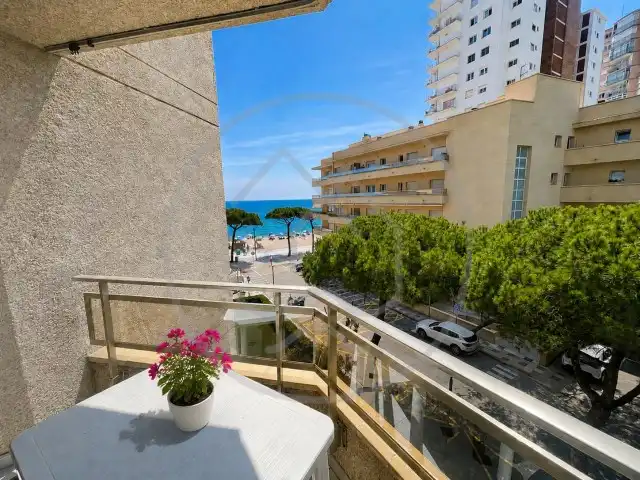 Apartament amb terrassa en venda a Passeig Marítim 142