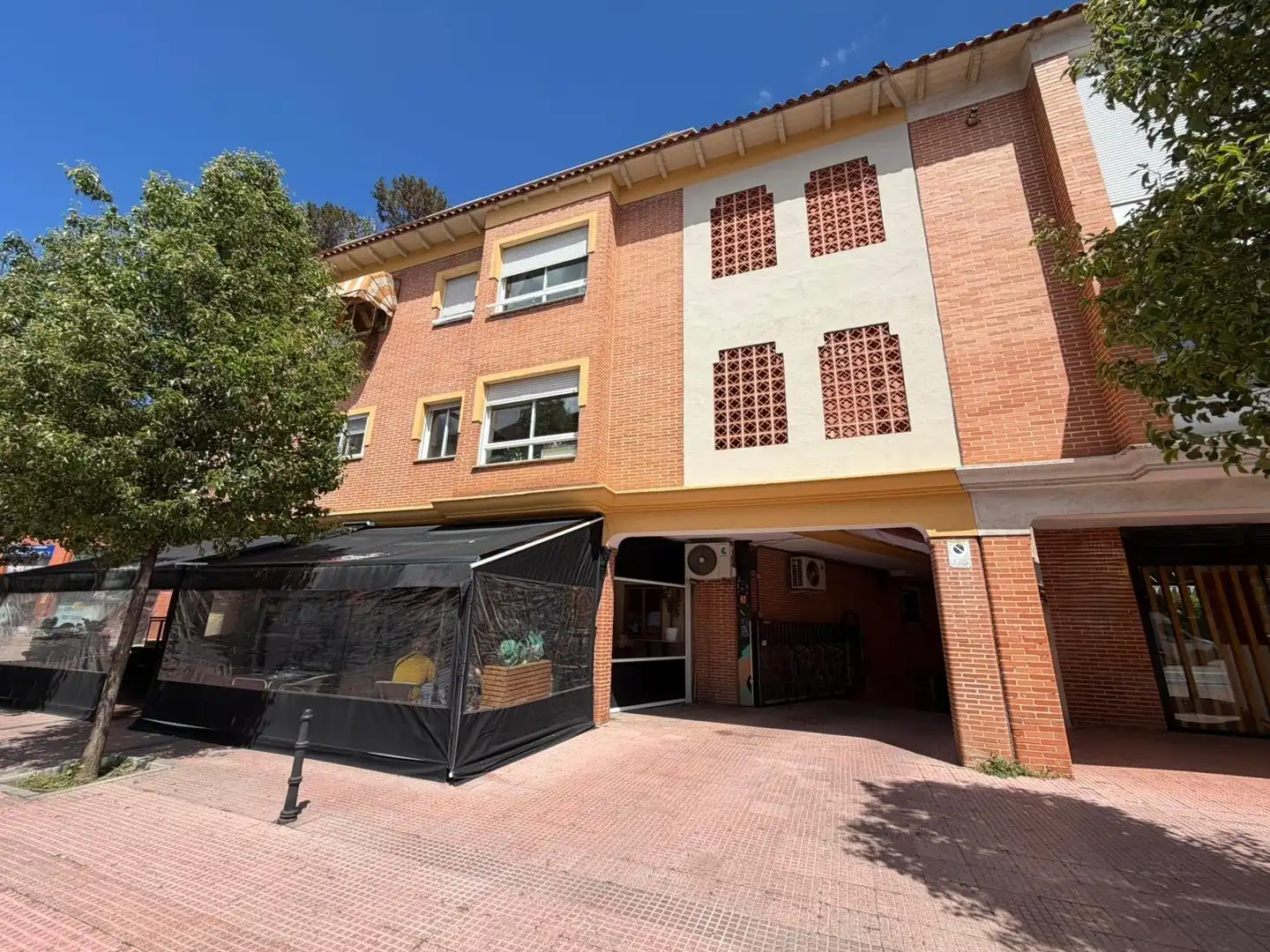 Exterior view of Garage for sale in Alcalá de Henares