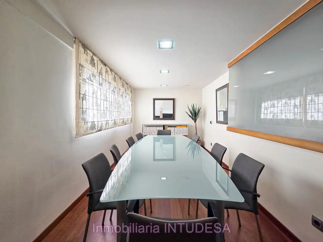 Esszimmer von Büro zur Miete in Tudela mit Klimaanlage und Möbliert