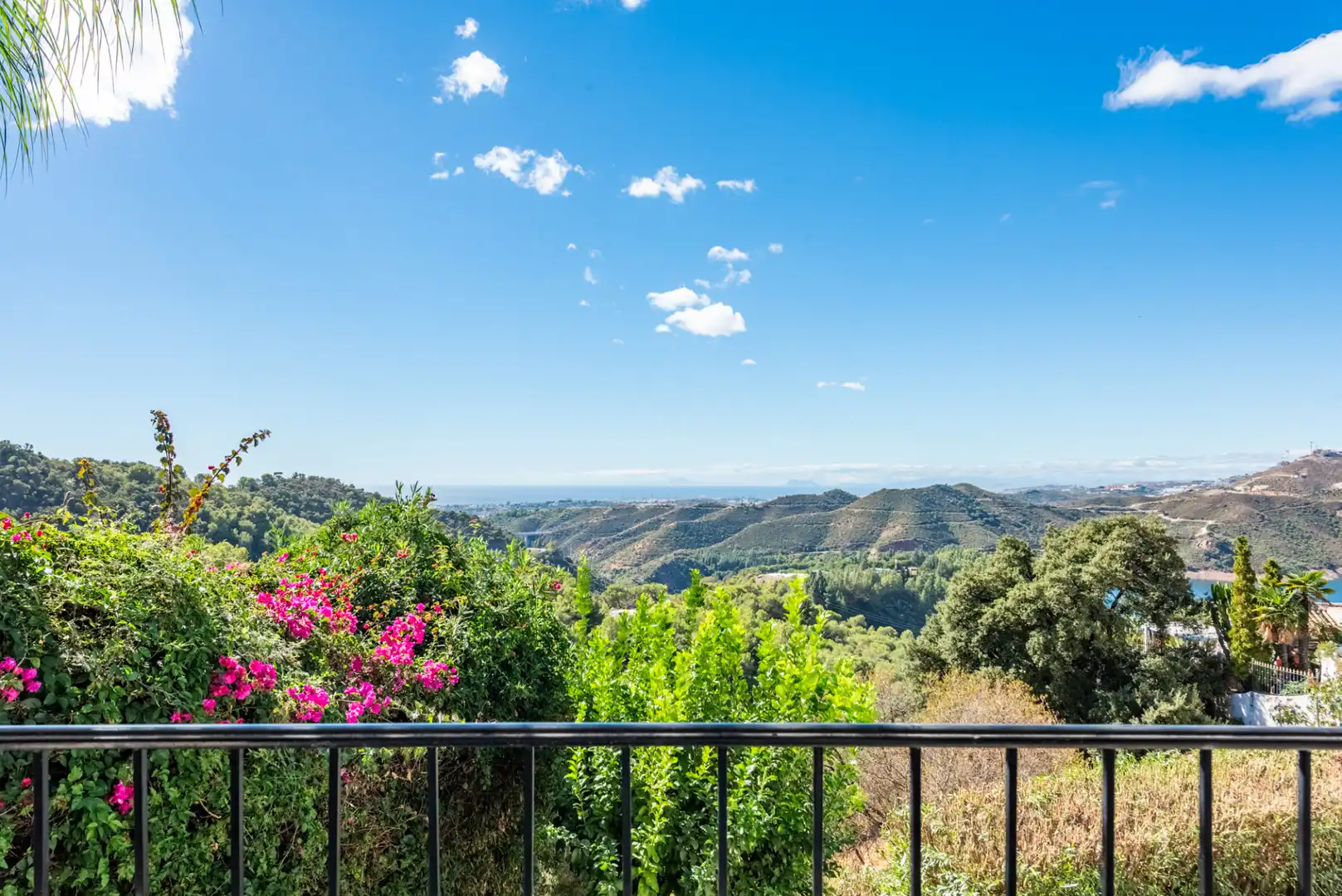 Terrassa de Casa adosada en venda en Istán amb Aire condicionat, Jardí privat i Terrassa