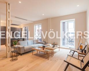 Sala d'estar de Apartament en venda en  Madrid Capital amb Balcó