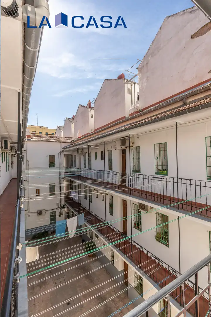 Vista exterior de Piso en venta en Madrid con Balcón