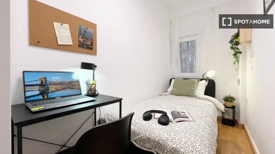 Bedroom of Flat for rent in Madrid  with Air Conditioner, Heating and Furnished