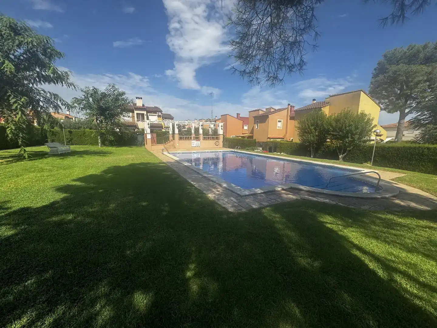 Piscina de Casa adosada en venda en Mont-roig del Camp amb Aire condicionat, Piscina i Balcó