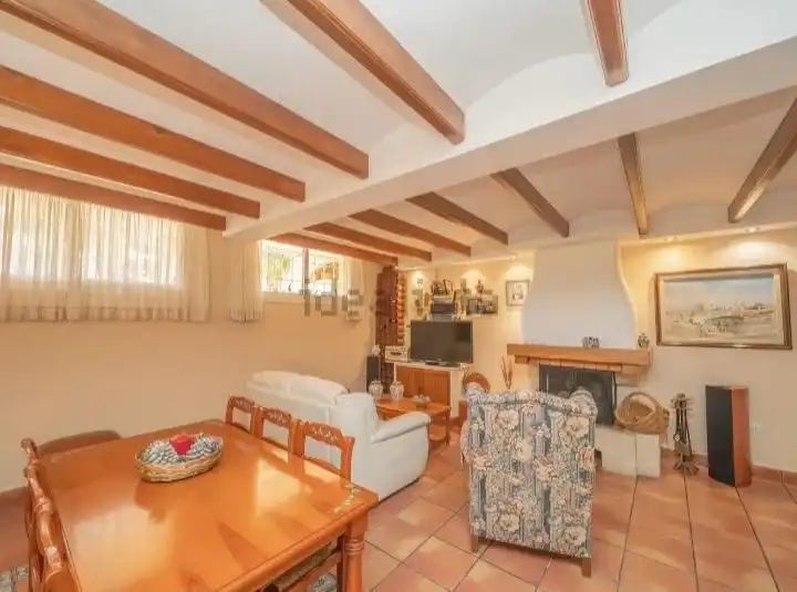Sala de estar de Casa adosada en venta en Alicante / Alacant con Aire acondicionado, Calefacción y Jardín privado