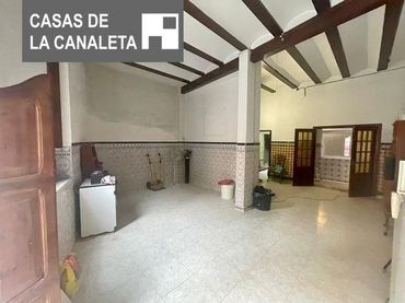 Baixos en venda a La Constitución - Canaleta