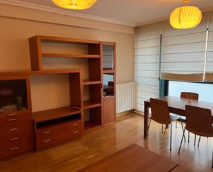 Sala d'estar de Apartament en venda en Oviedo  amb Calefacció, Parquet i Forn