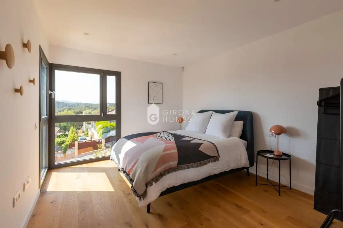 Habitación de Casa o chalet en venta en Sant Julià de Ramis con Aire acondicionado, Calefacción y Jardín privado