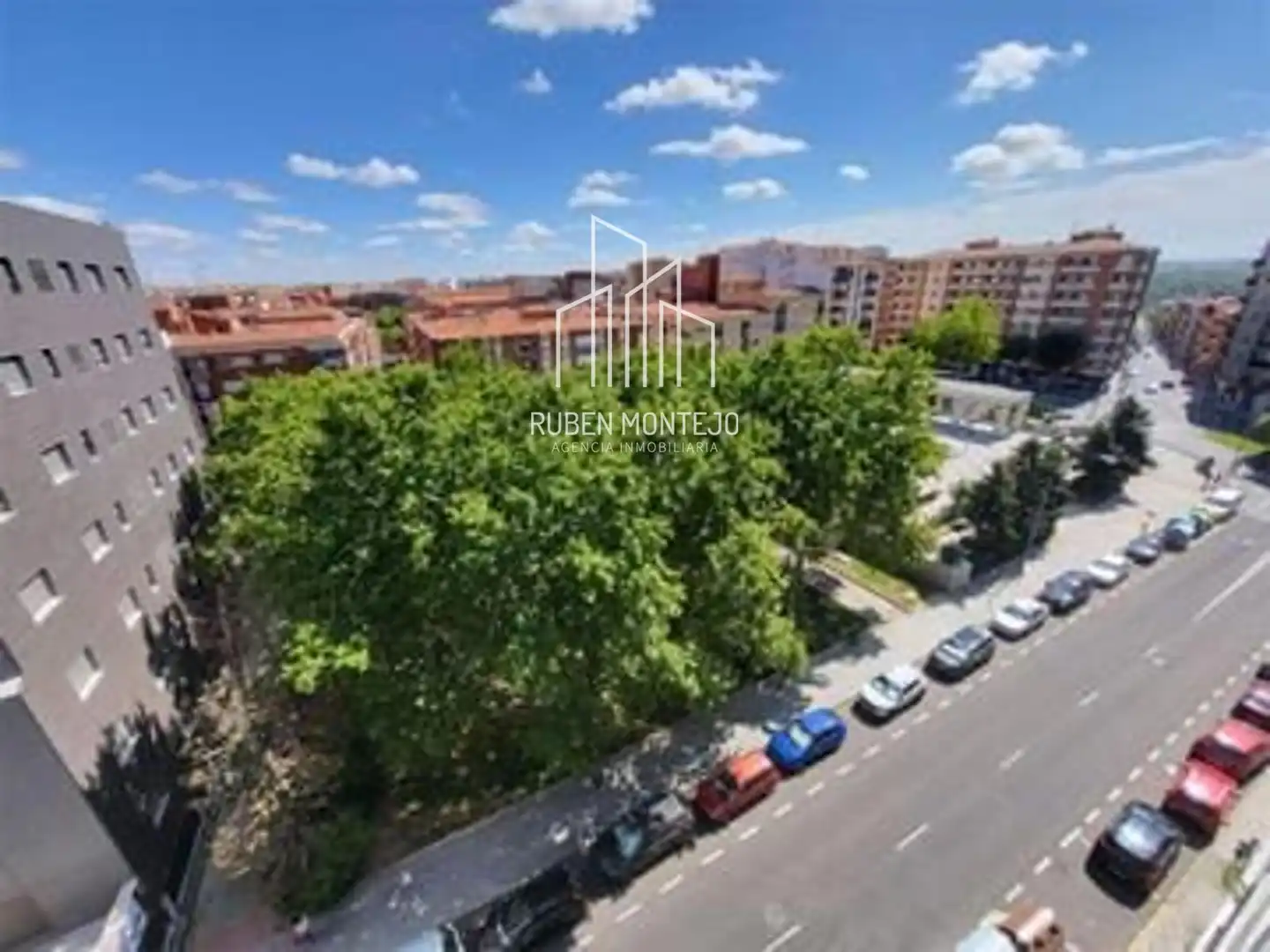 Vista exterior de Pis de lloguer en Salamanca amb Calefacció, Terrassa i Moblat