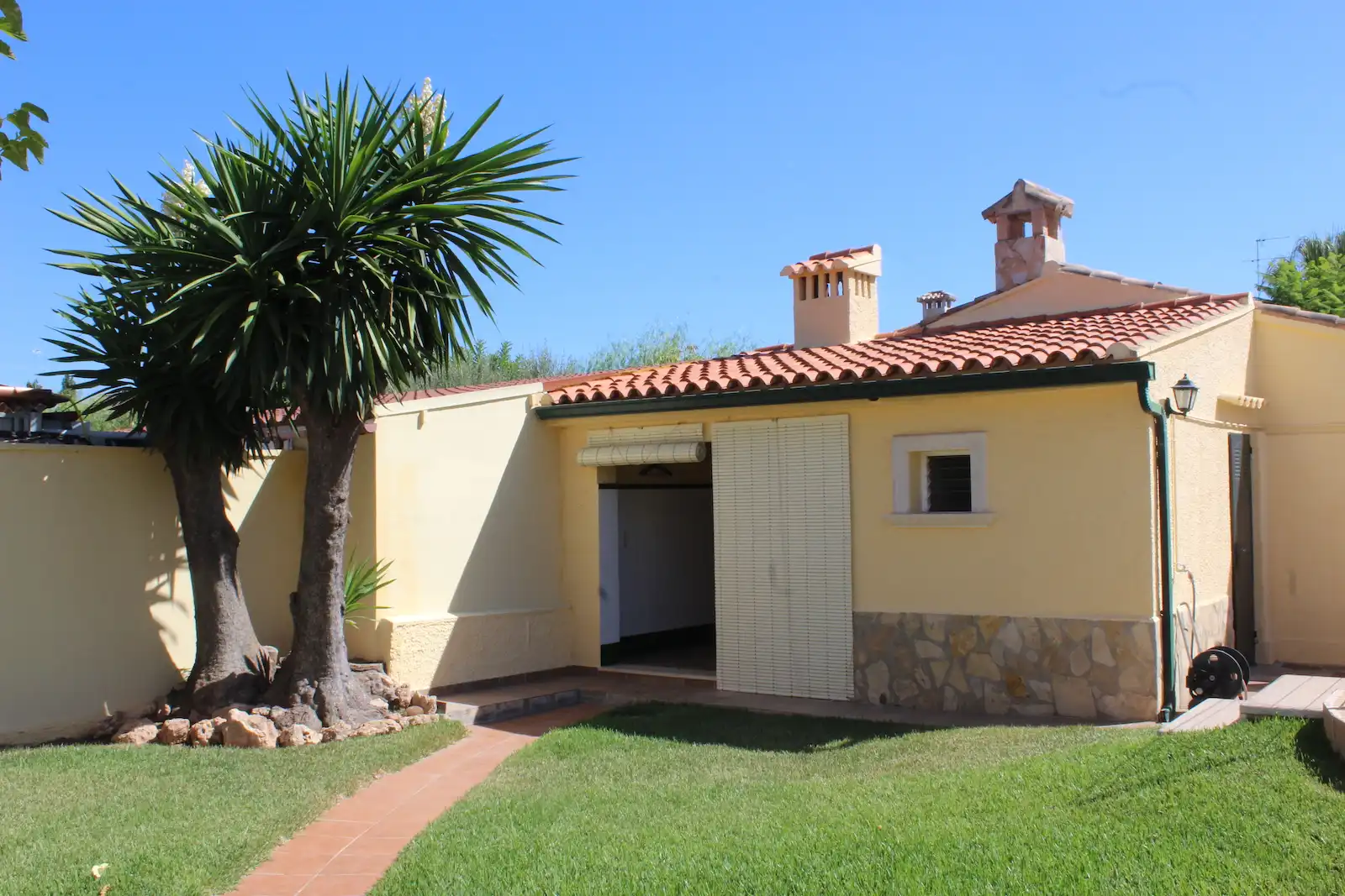 Exterior view of Houses for sale in L'Eliana  with Terrace and Storage room