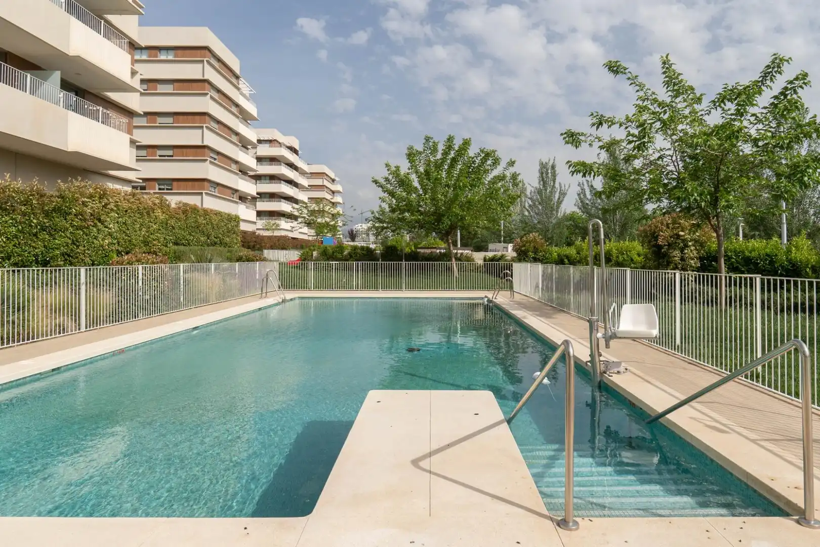 Piscina de Piso en venta en  Granada Capital con Aire acondicionado, Calefacción y Jardín privado