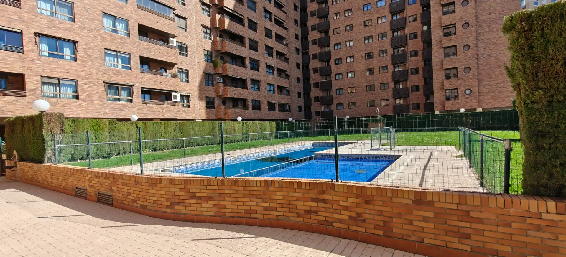 Swimming pool of Attic for rent in Zaragoza  with Air Conditioner, Heating and Parquet flooring
