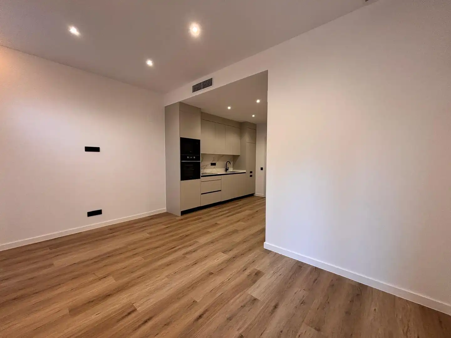 Kitchen of Flat for sale in Barcelona  with Air Conditioner, Oven and Microwave