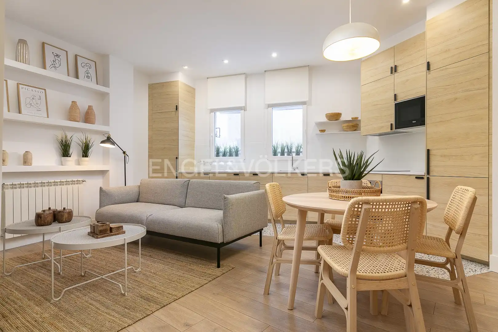 Living room of Flat for rent in Madrid  with Air Conditioner, Heating and Pets allowed