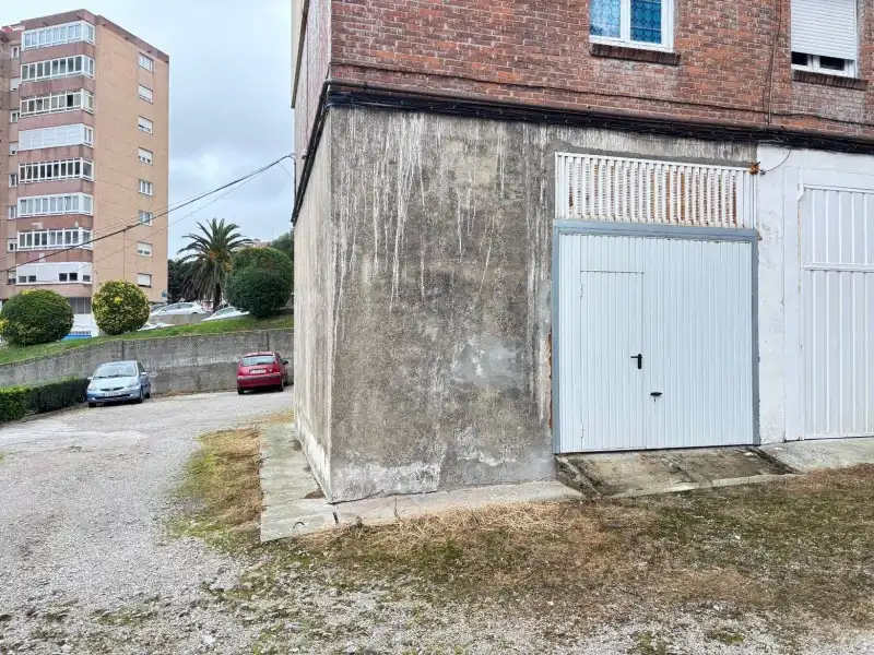 Vista exterior de Local en venta en Santander