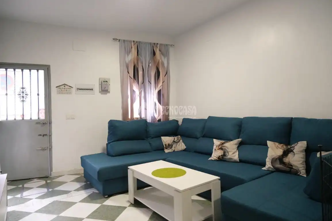 Sala d'estar de Casa adosada en venda en Sevilla