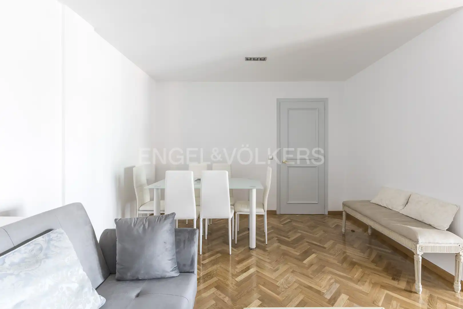 Sala d'estar de Pis de lloguer en Madrid amb Calefacció, Parquet i Terrassa