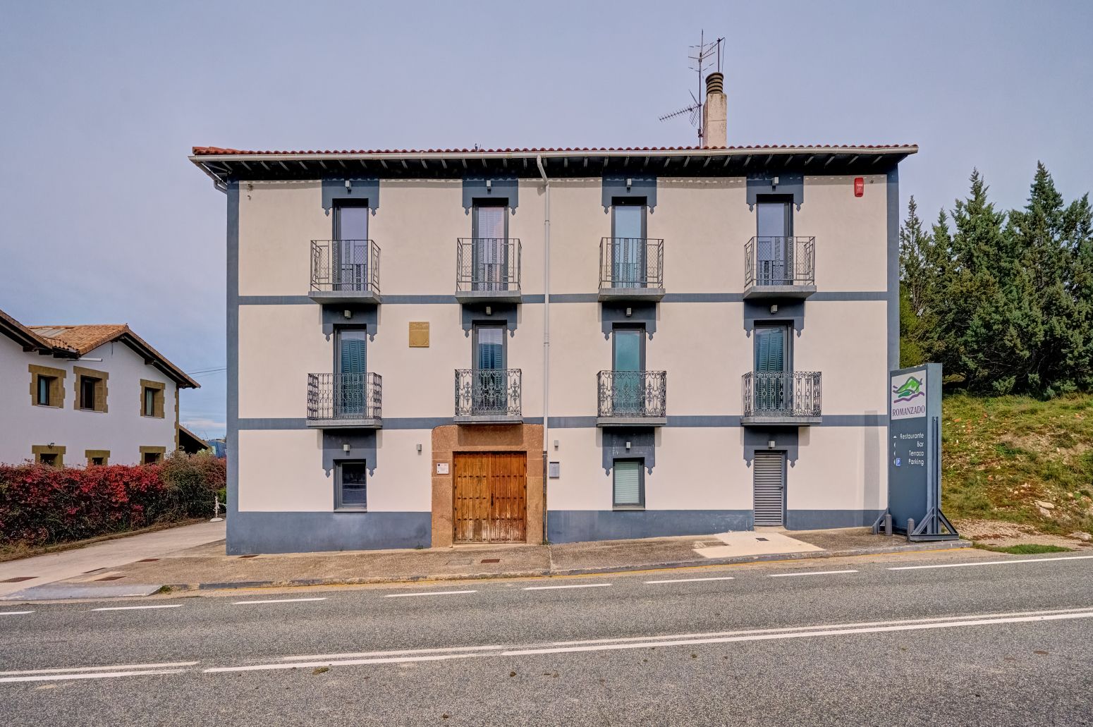 Vista exterior de Casa o xalet en venda en Romanzado amb Calefacció i Terrassa