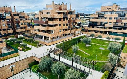 Vista exterior de Àtic en venda en Pinto amb Aire condicionat i Terrassa