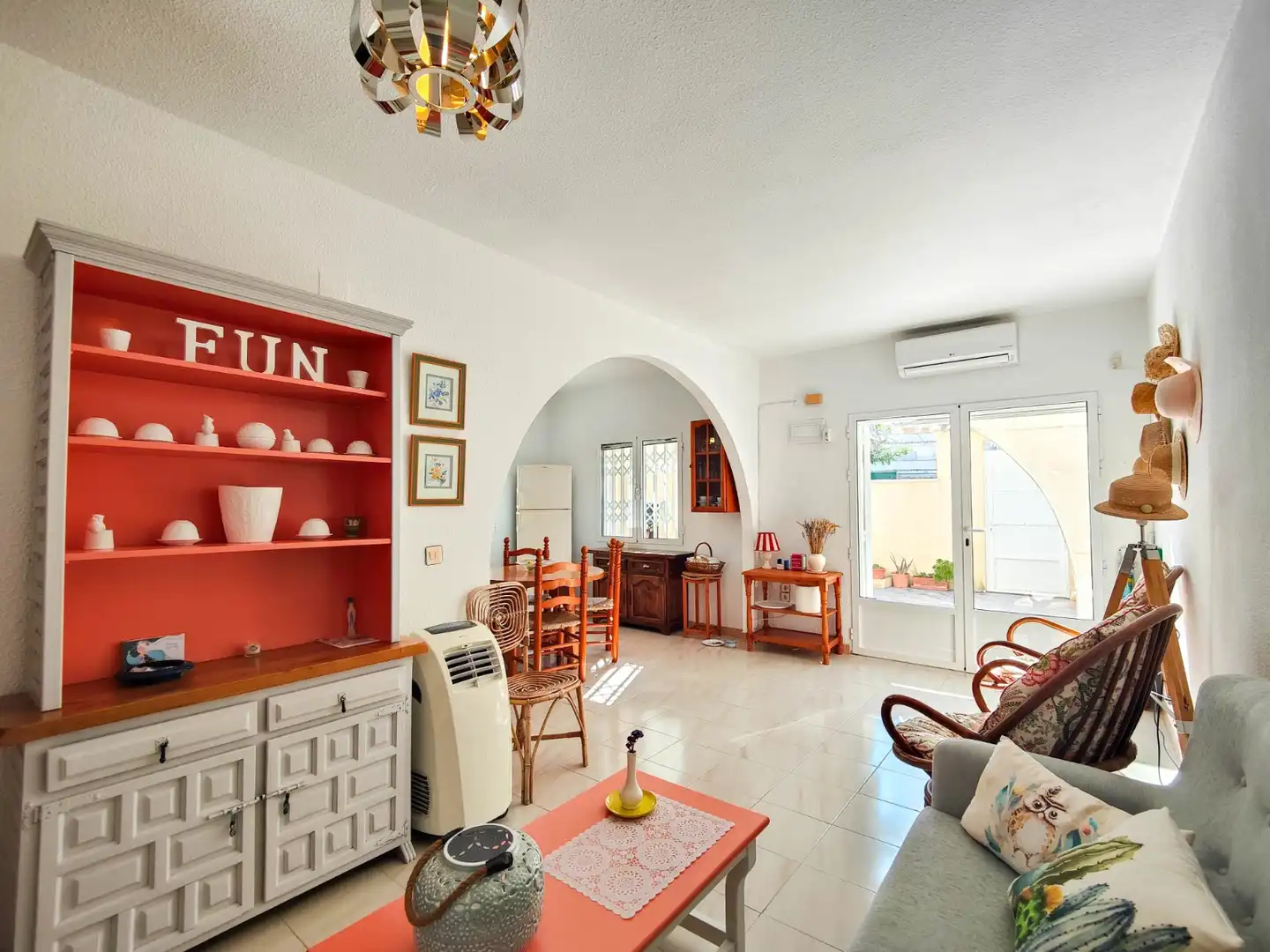 Sala de estar de Casa adosada en venta en Torrevieja con Aire acondicionado, Jardín privado y Terraza