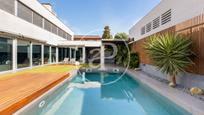 Piscina de Casa o xalet de lloguer en Sant Cugat del Vallès amb Aire condicionat, Calefacció i Jardí privat