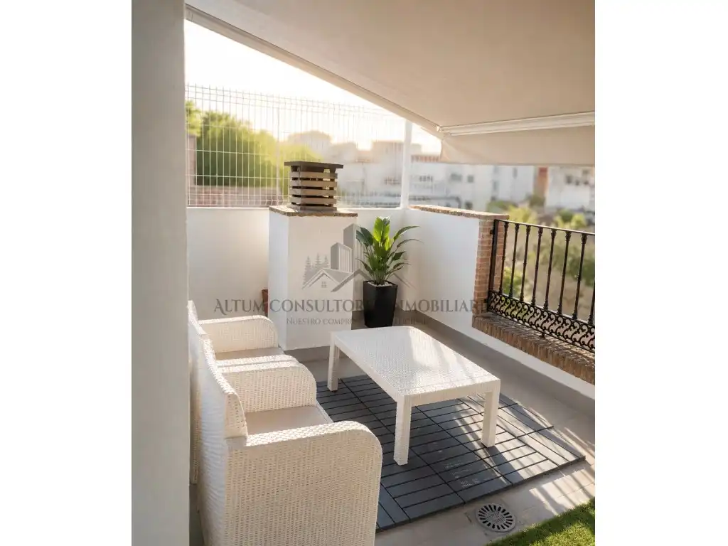 Terrassa de Casa o xalet en venda en Sevilla
