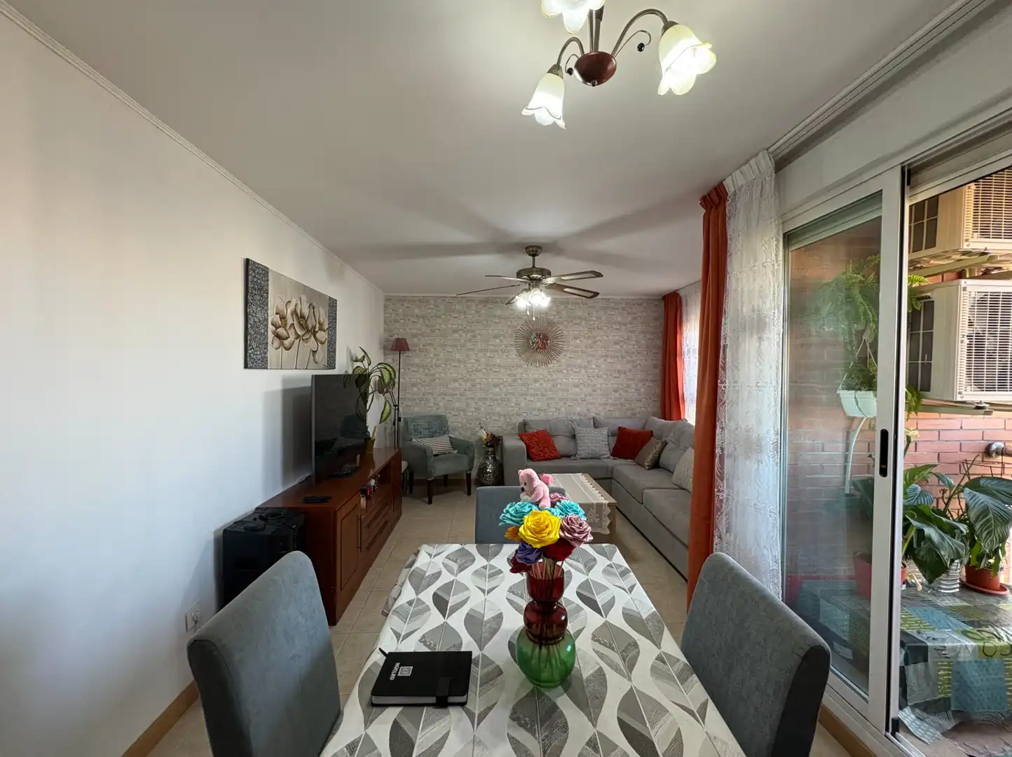 Sala de estar de Piso en venta en Castellón de la Plana / Castelló de la Plana con Aire acondicionado, Calefacción y Horno