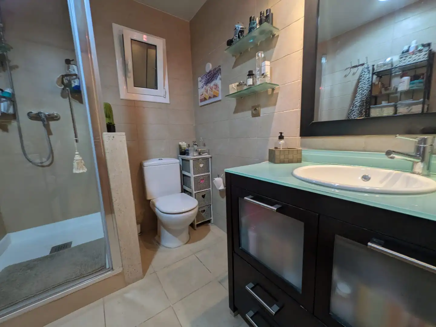 Badezimmer von Wohnung zum Verkauf in Sant Joan Despí mit Klimaanlage, Heizung und Parkett