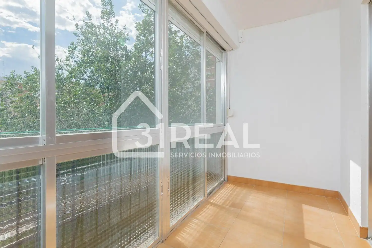 Habitación de Piso en venta en Madrid con Calefacción, Parquet y Terraza