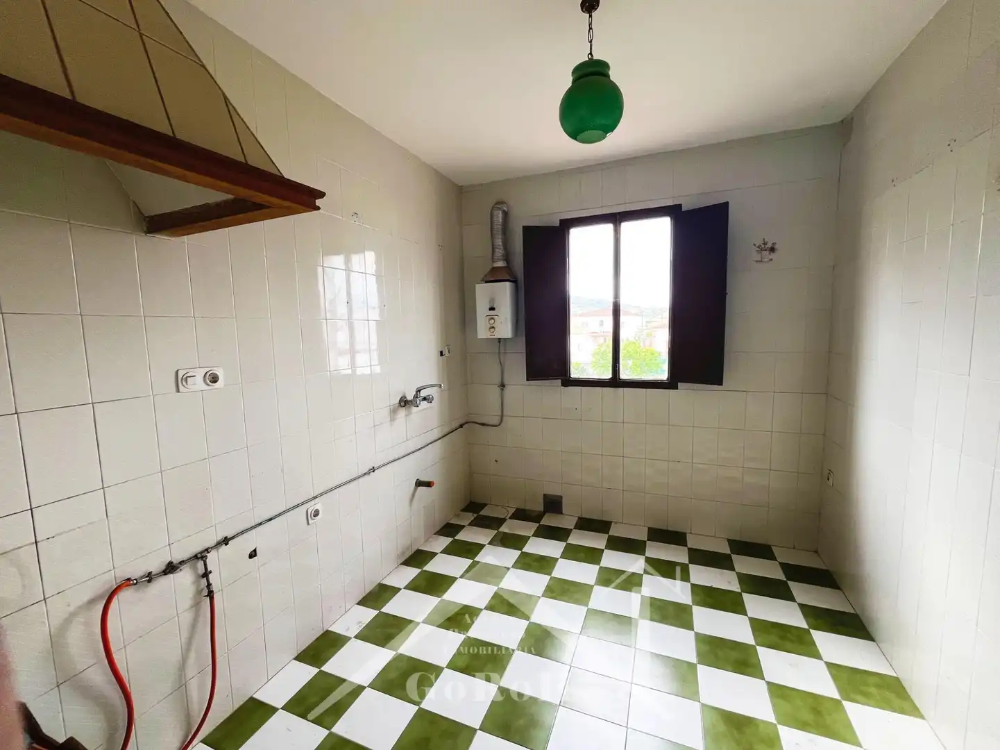 Cuina de Casa o xalet en venda en Almadén de la Plata amb Jardí privat, Terrassa i Traster