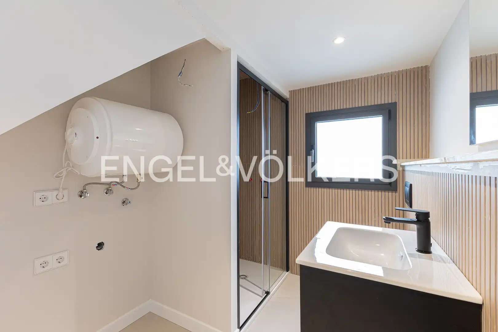 Bathroom of Houses for sale in Barcelona  with Air Conditioner, Heating and Private garden