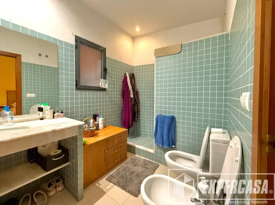 Bathroom of Houses for sale in Llíria  with Air Conditioner, Terrace and Storage room