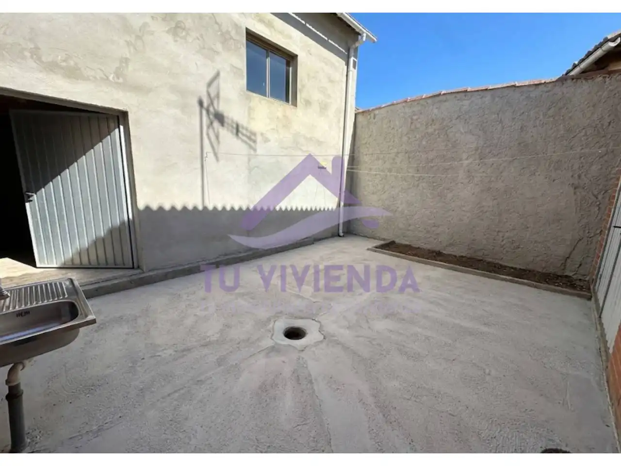 Parking of Houses for sale in Villota del Páramo  with Heating