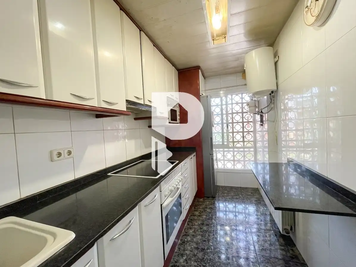 Cuina de Apartament en venda en Sant Vicenç Dels Horts amb Calefacció i Internet