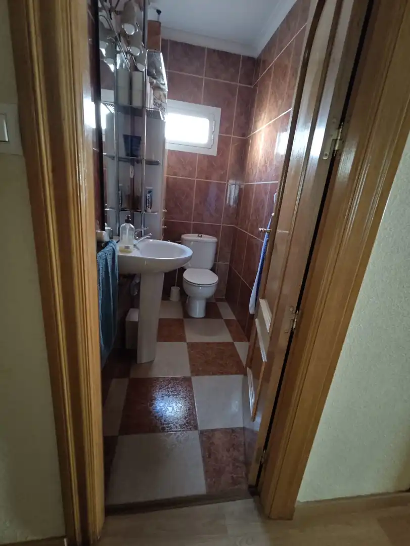 Bany de Pis en venda en Baza amb Aire condicionat, Calefacció i Moblat