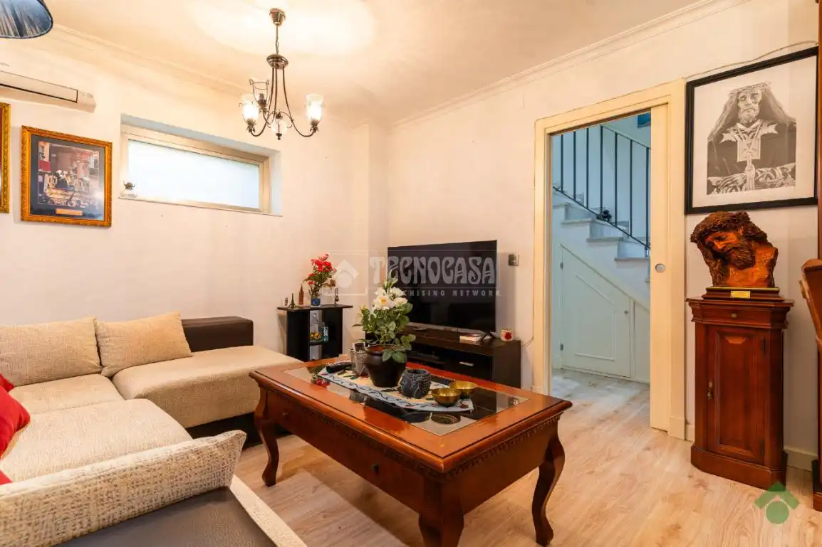 Sala d'estar de Casa adosada en venda en Puerto Real amb Terrassa